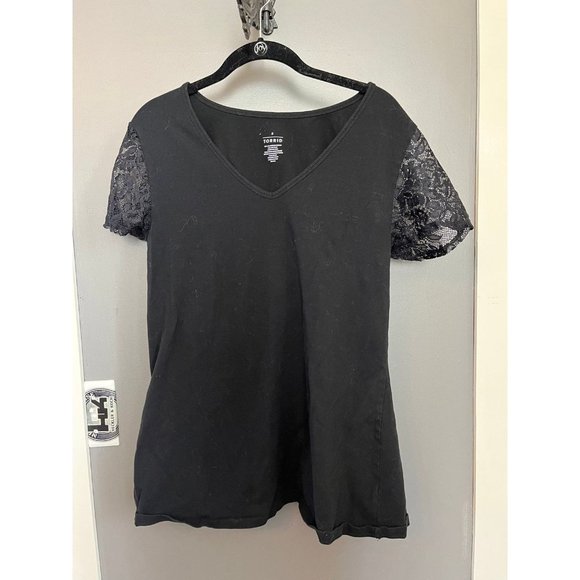 Torrid size 2 Black Fitted lace sleeve blouse top - Picture 1 of 4